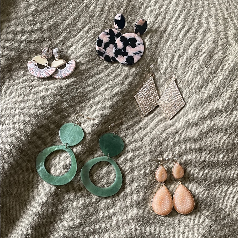 Elegant Green and Cream Earrings Set